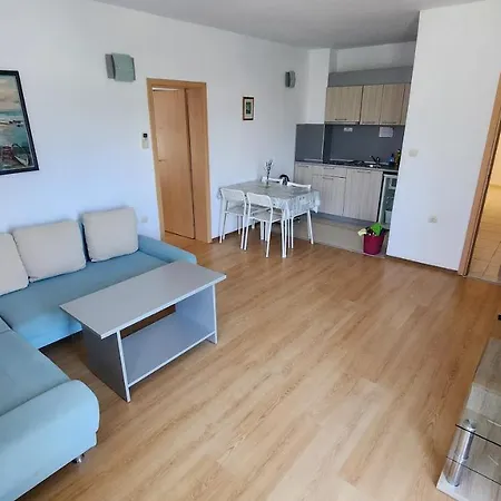 Szálloda Nushev 2*