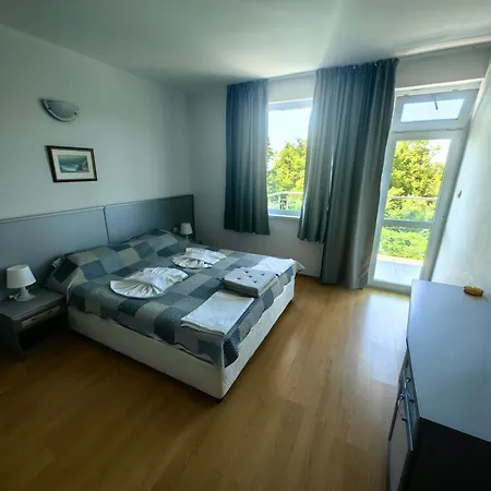 Nushev Otel 2*