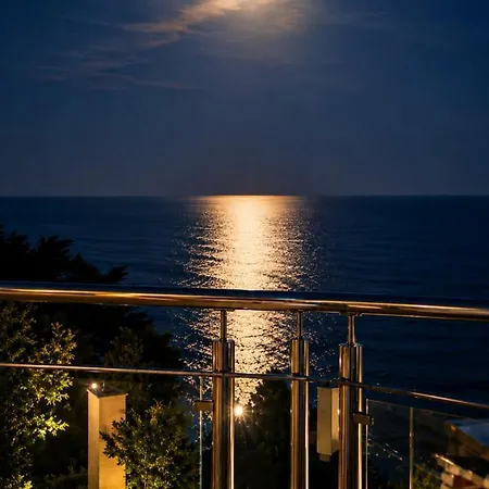 Nushev Otel 2*